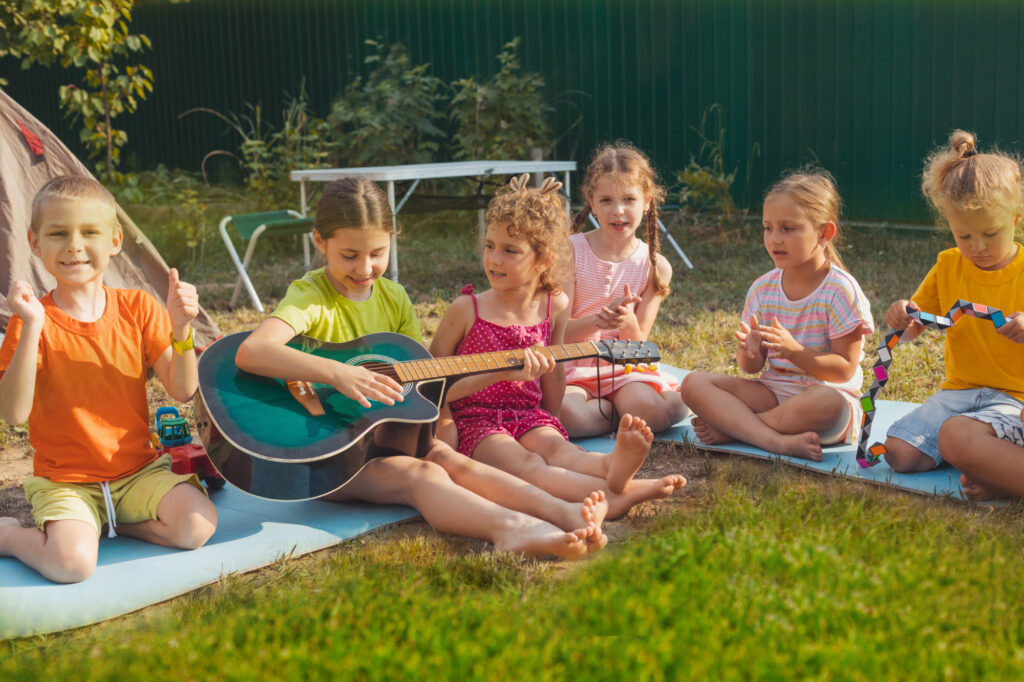 Copii în tabăra urbană SUNKIDS Summer Camp